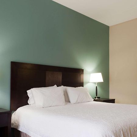 Hampton Inn North Brunswick Township Exterior foto